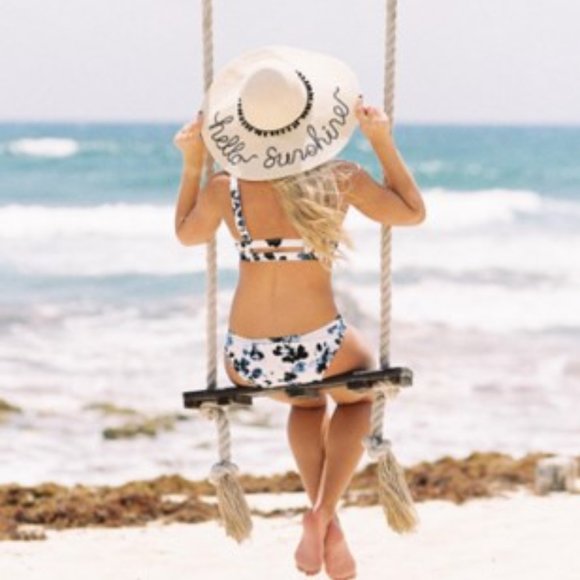 RVCA Liquid Rose Bikini NWT - PLS NOTE DIFFERENT BOTTOMS - Picture 4 of 6